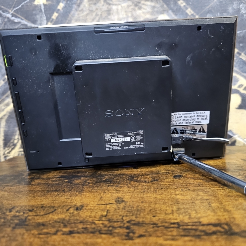 Sony Black Digital Photo Frame - Picture 2 of 3
